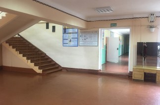 шкільними коридорами І поверх